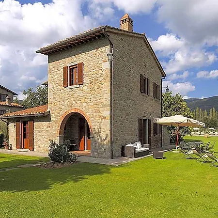 Hotel In With Pool And Hill Views