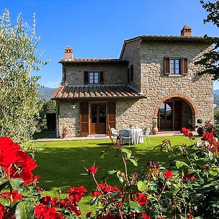 Hotel In With Pool And Hill Views