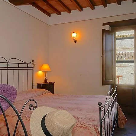 Hotel In With Pool And Hill Views Cortona