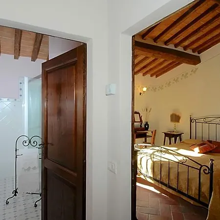 Hotel In With Pool And Hill Views Cortona