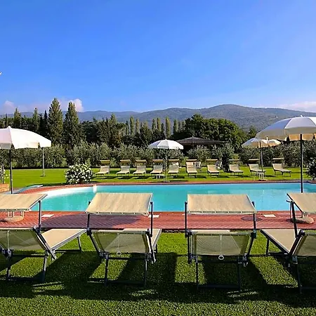Hotel In With Pool And Hill Views