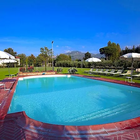 In With Pool And Hill Views Hotel